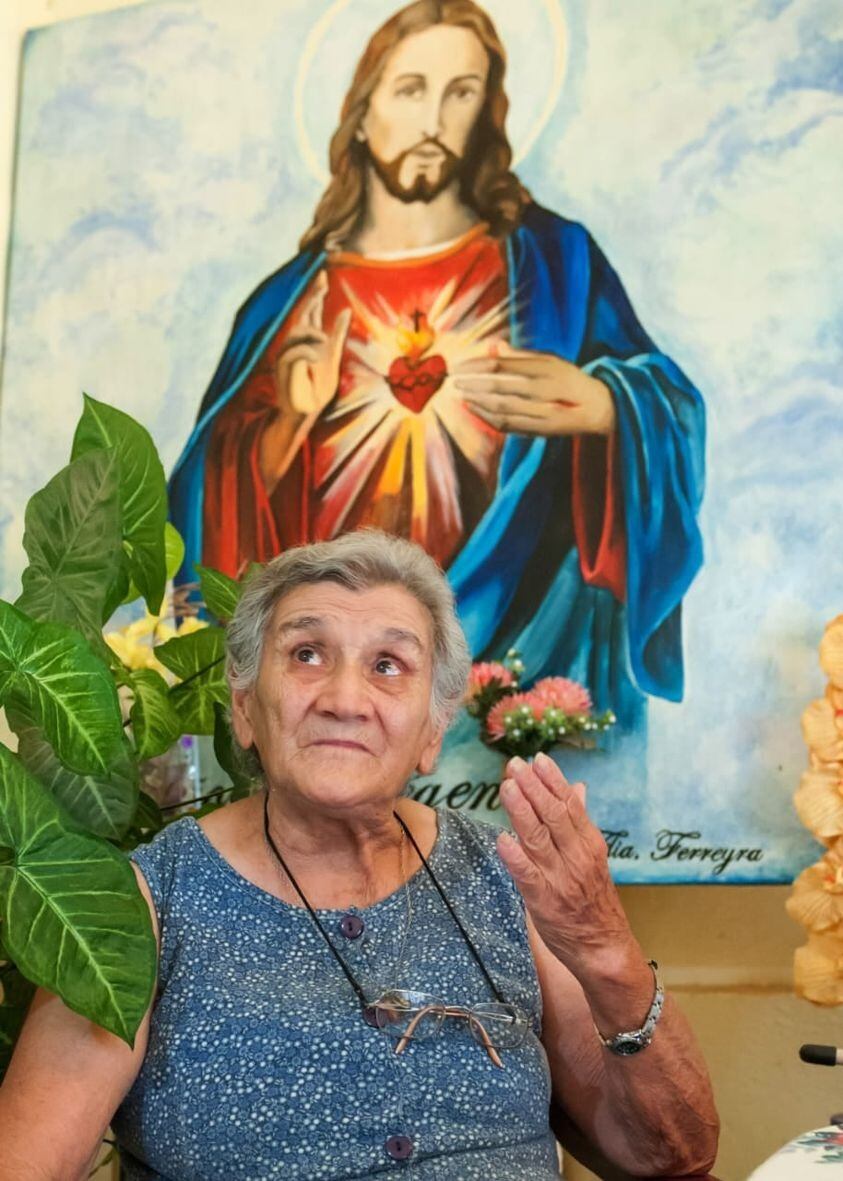 La Nona Sara devota del Sagrado Corazón