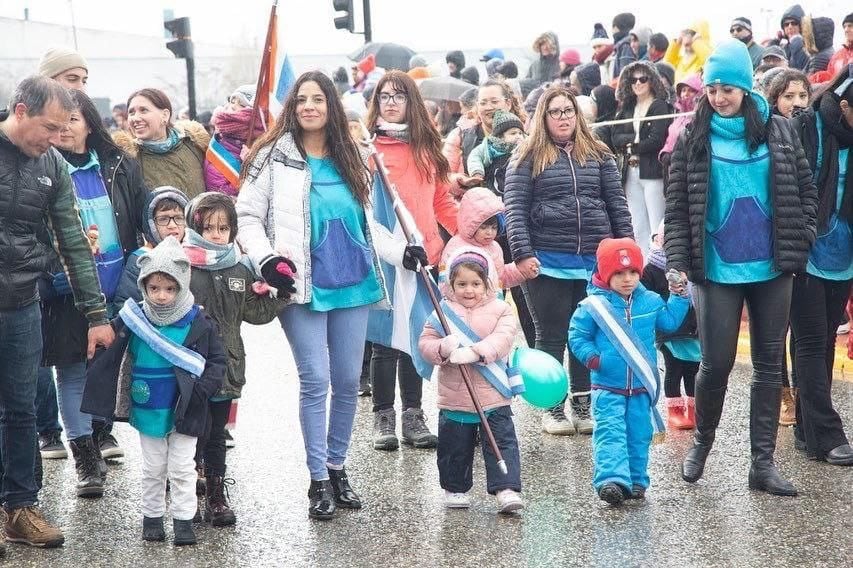 Vuoto encabezó el exitoso desfile por el 138° Aniversario de Ushuaia