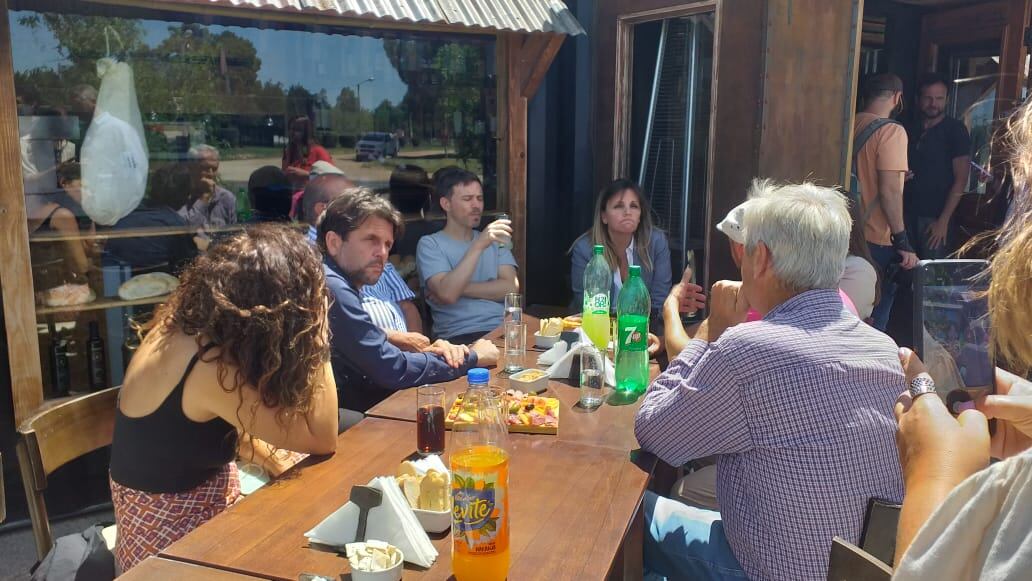 Recorrida por el distrito de Tres Arroyos del Ministro Provincial de Producción, Augusto Costa junto al intendente Sánchez