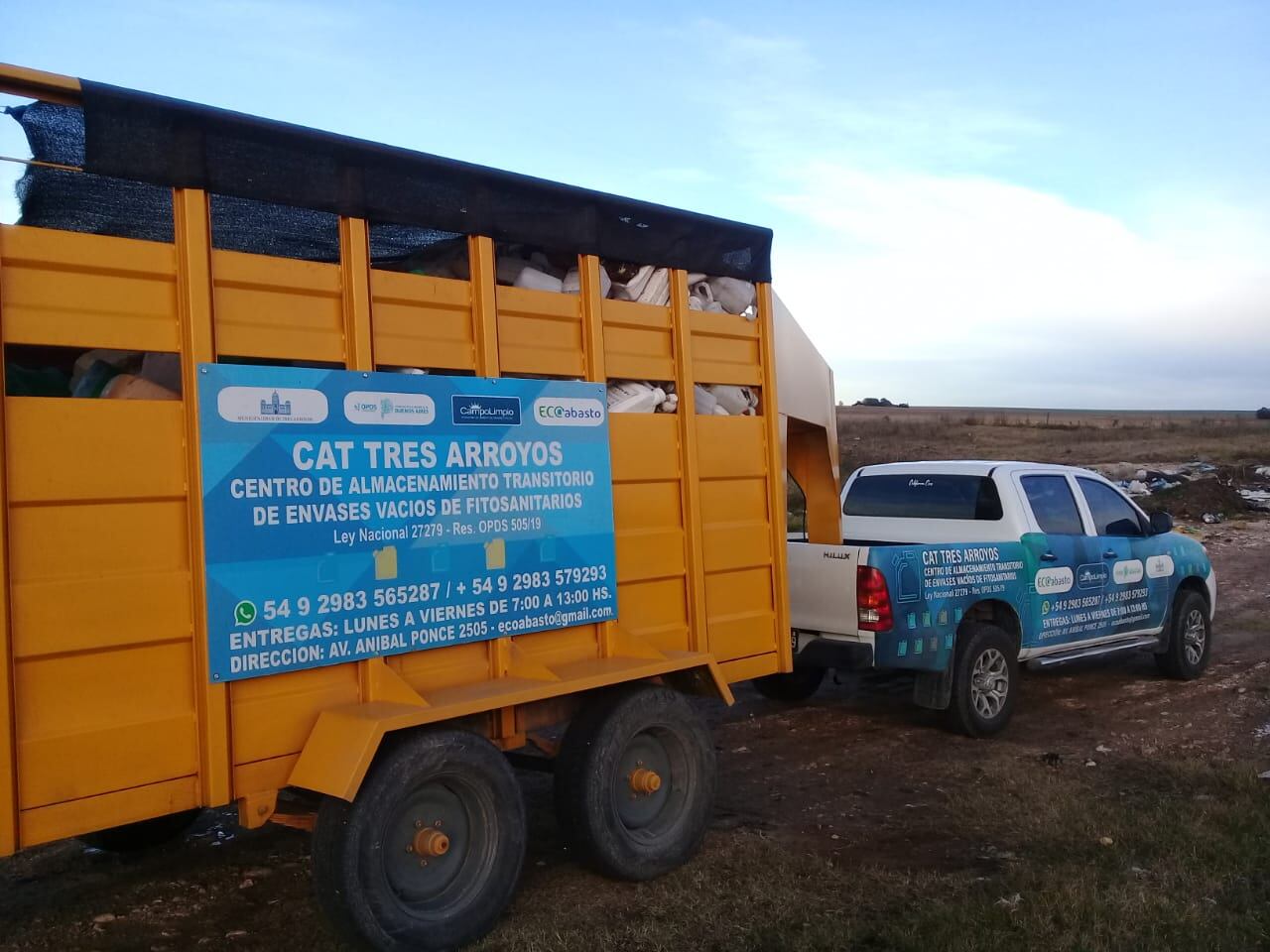 Bidones de agroquímicos arrojados indebidamente sobre la ruta 75