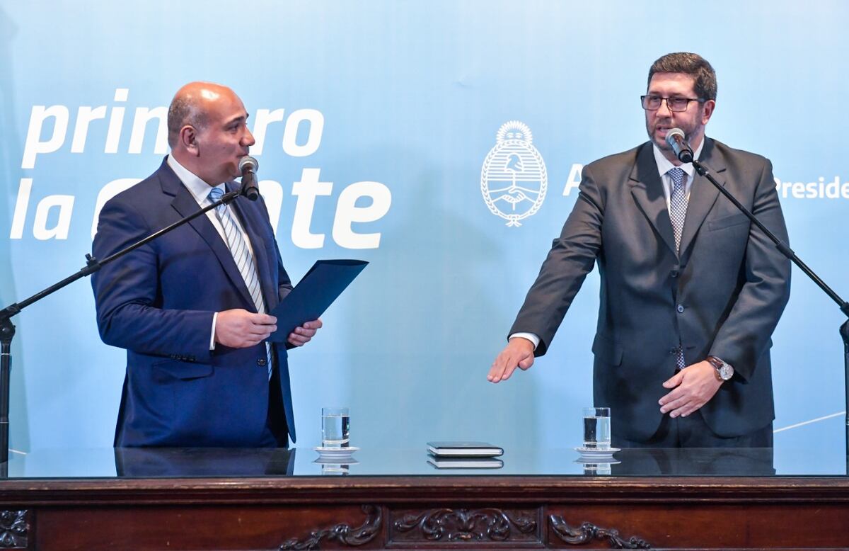 Juan Manzur le tomó juramento al vicejefe de Gabinete, Juan Manuel Olmos