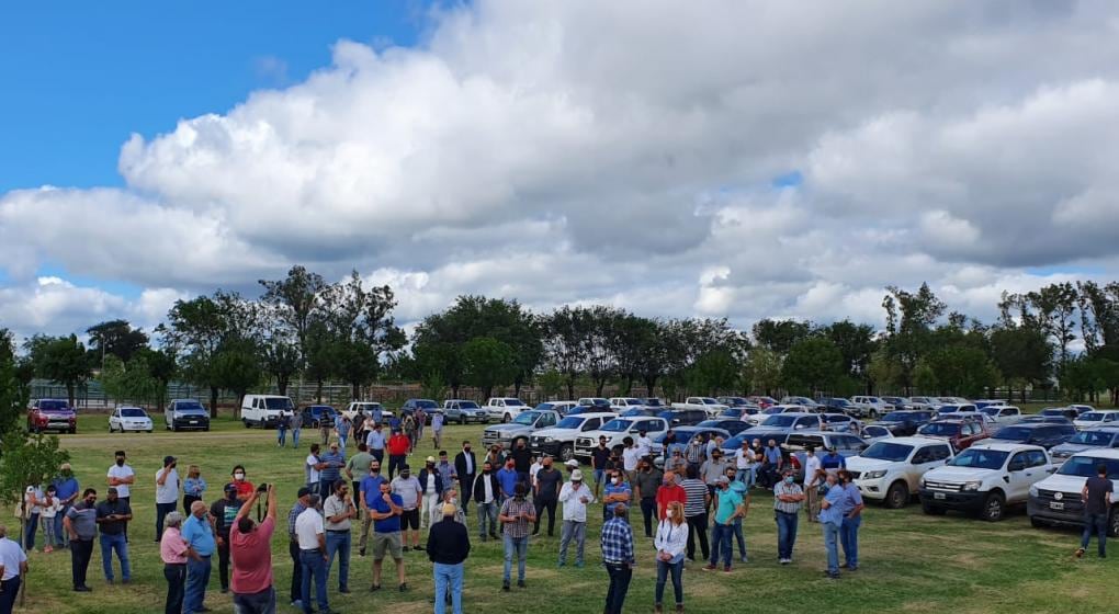 Entre los presentes, estuvieron delegados de varias sociedades rurales.