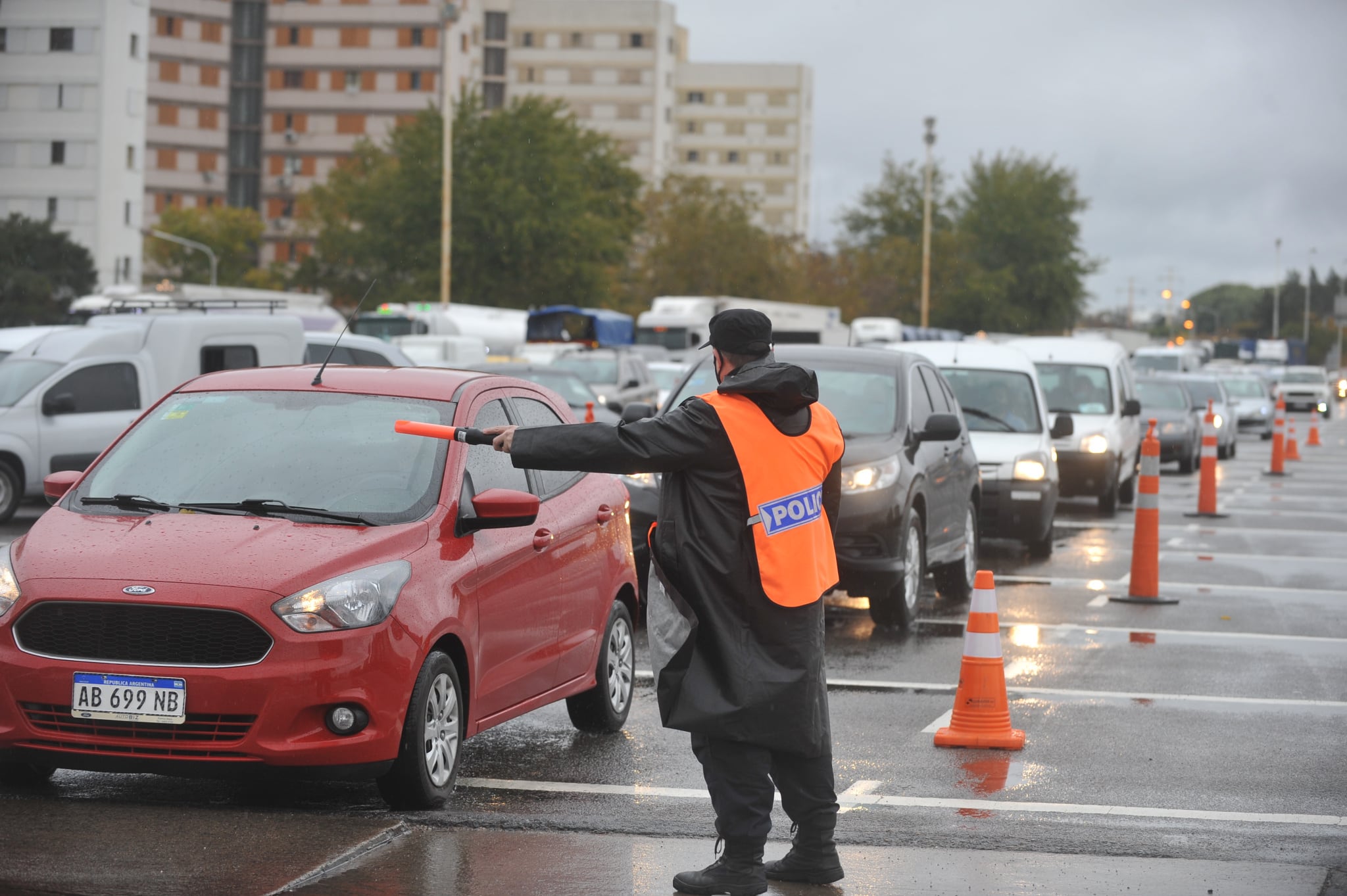 Controles por las nuevas restricciones debido a la cuarentena y Covid en Argentina