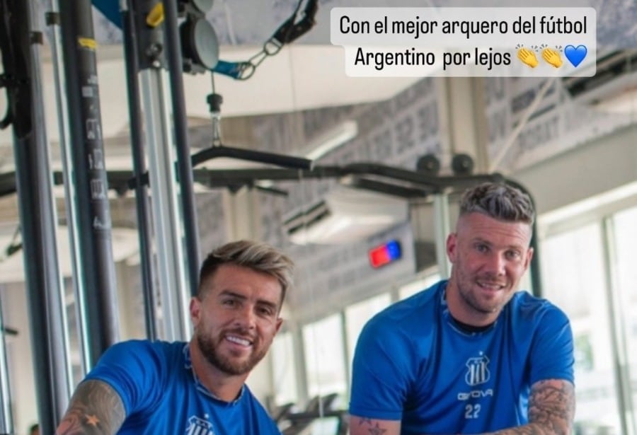 El día a día de Talleres y el reconocimiento de Buffarini para el partidazo que hizo Herrera ante Argentinos Juniors. "Con el mejor arquero del fútbol Argentino por lejos", escribió "Chacho" en Instagram, sobre un foto de l inicio de los preparativos para visitar a Tigre. (IG: @Buffarini07)