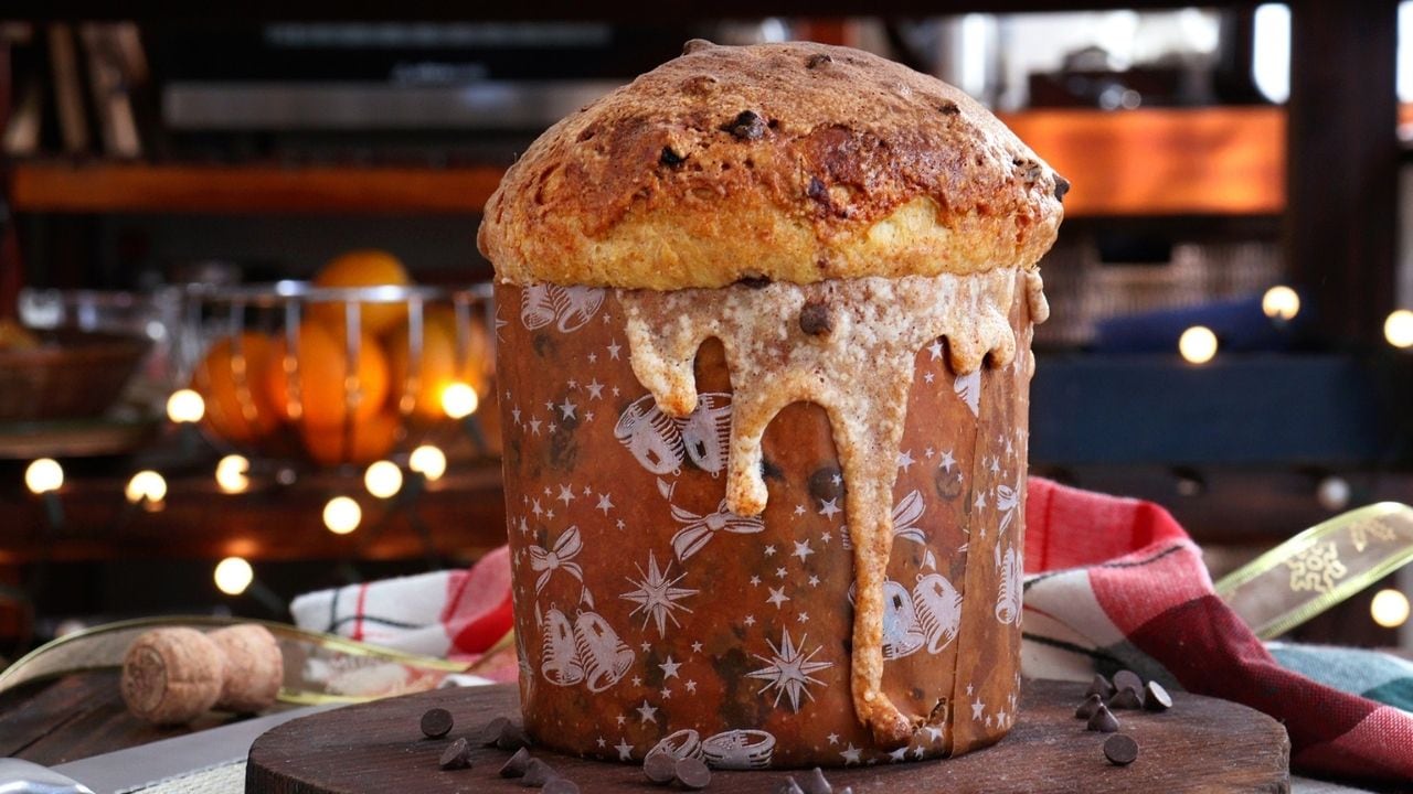 La forma del panettone es inconfundible: cilíndrica y alta.