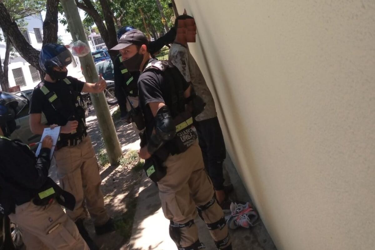 Personal de civil de la GUR sorprendió a un menor mientras robaba