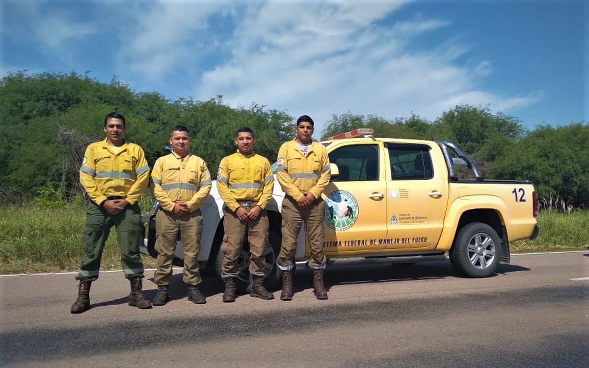 Los brigadistas jujeños llevaron a Corrientes una unidad de ataque rápido, a bordo de la cual viajaron el martes para una misión que durará 15 días.