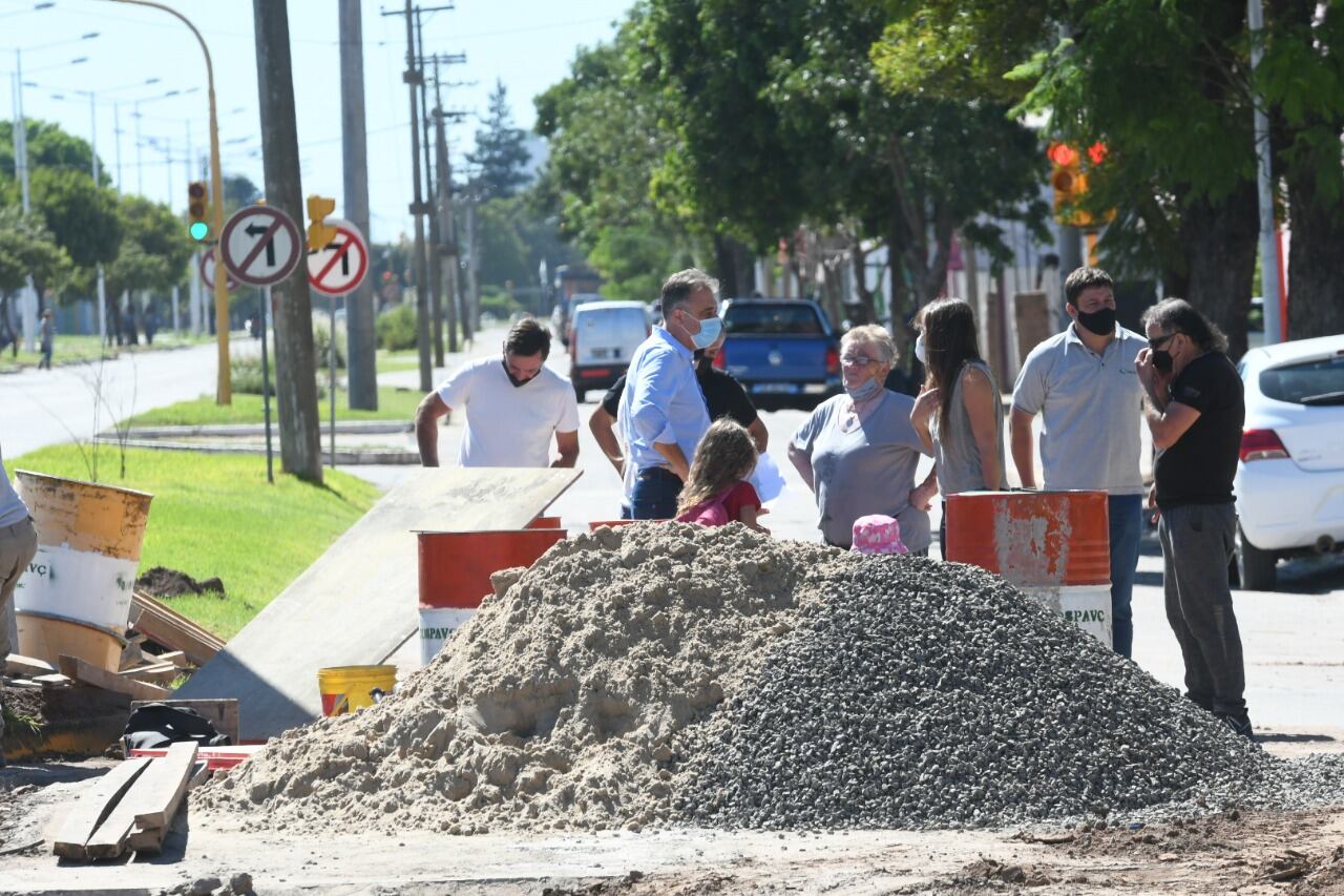 Recorrida de funcionarios y vecinalistas por la obra de ampliación de Luis Fanti