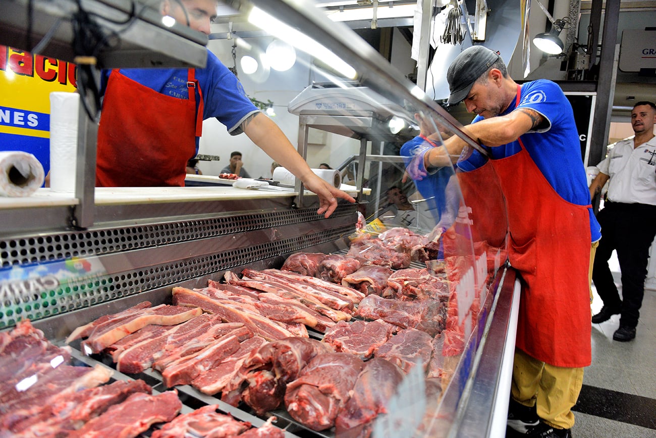 Aumento del precio de la carne en el Mercado Norte . carniceria . (José G Hernández / La Voz)