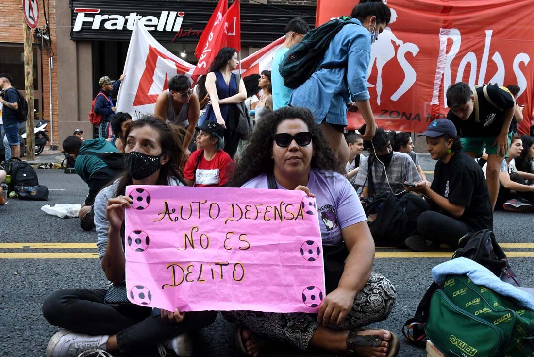 Feministas apoyaron el Juicio desde la entrada del Tribunal