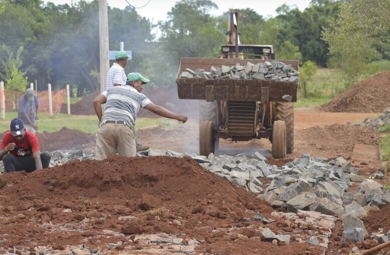 Diferentes frentes de obra se realizan de manera simultánea en varias localidades de Misiones.