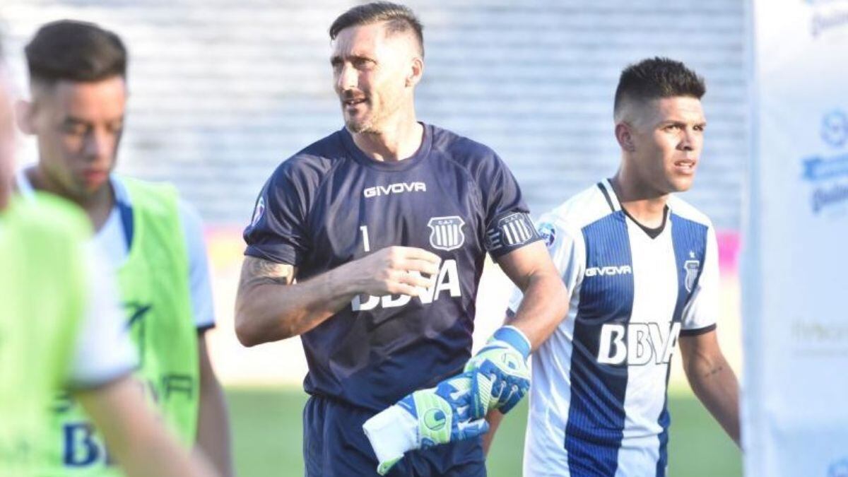 Con Herrera y Caranta, superposición de arqueros en Talleres