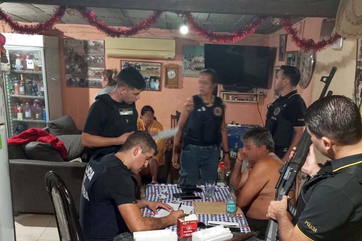 Alquilaban y vendían armas por WhatsApp: cómo funcionaba la banda que operaba en Córdoba