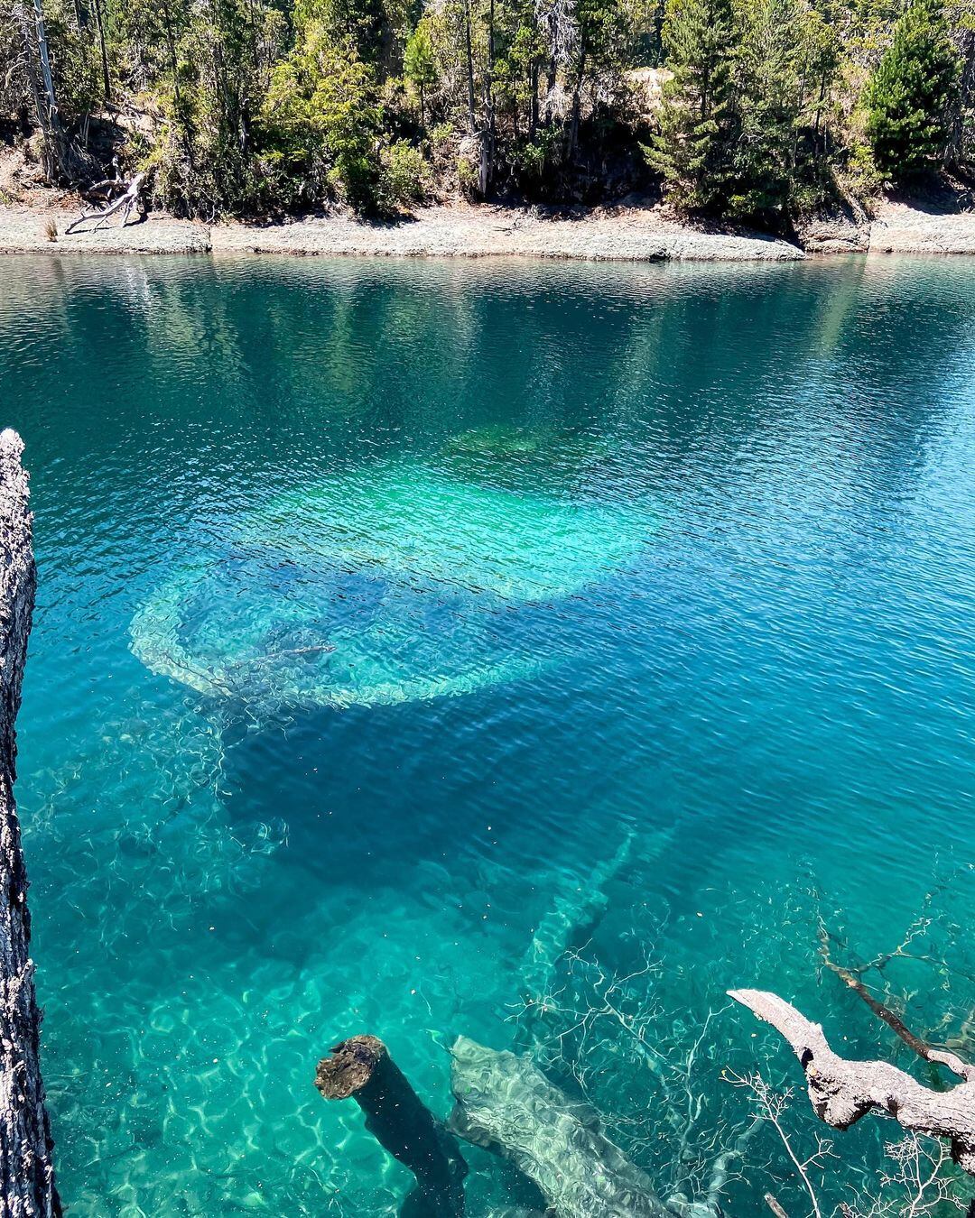 El famoso Saint Michel, hundido en el lago Nahuel Huapi, en Bariloche.