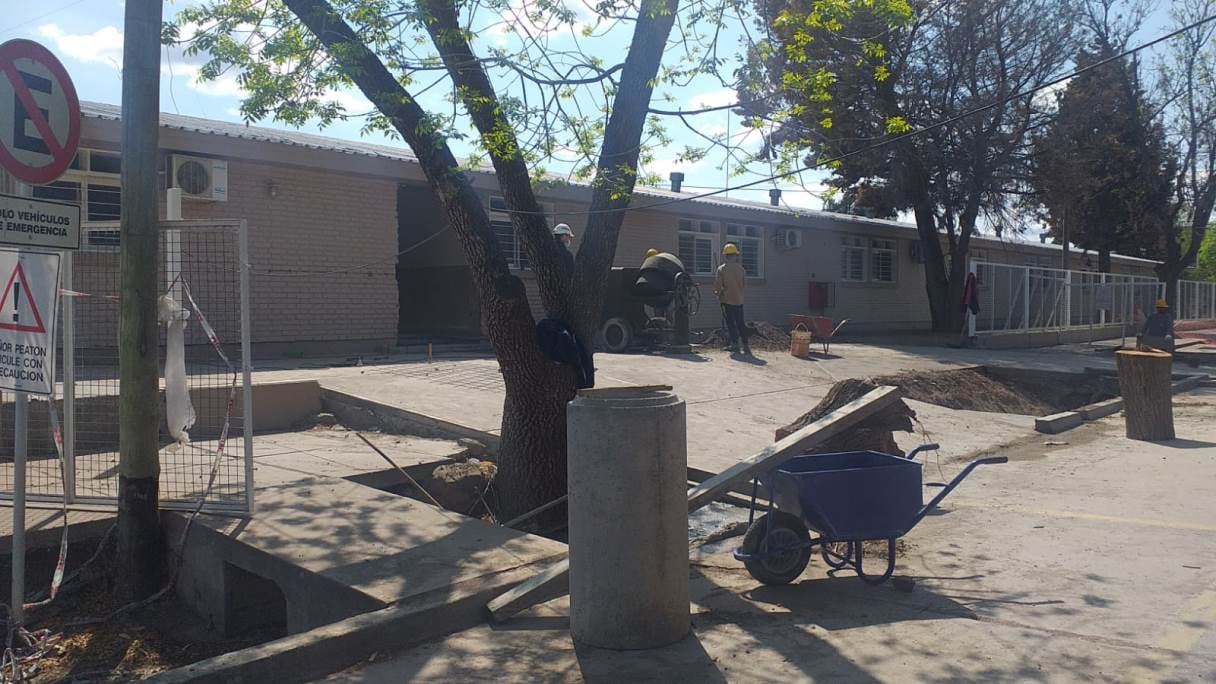 Continúan los trabajos de ampliación y remodelación de la guardia del hospital Enfermeros Argentinos en General Alvear.