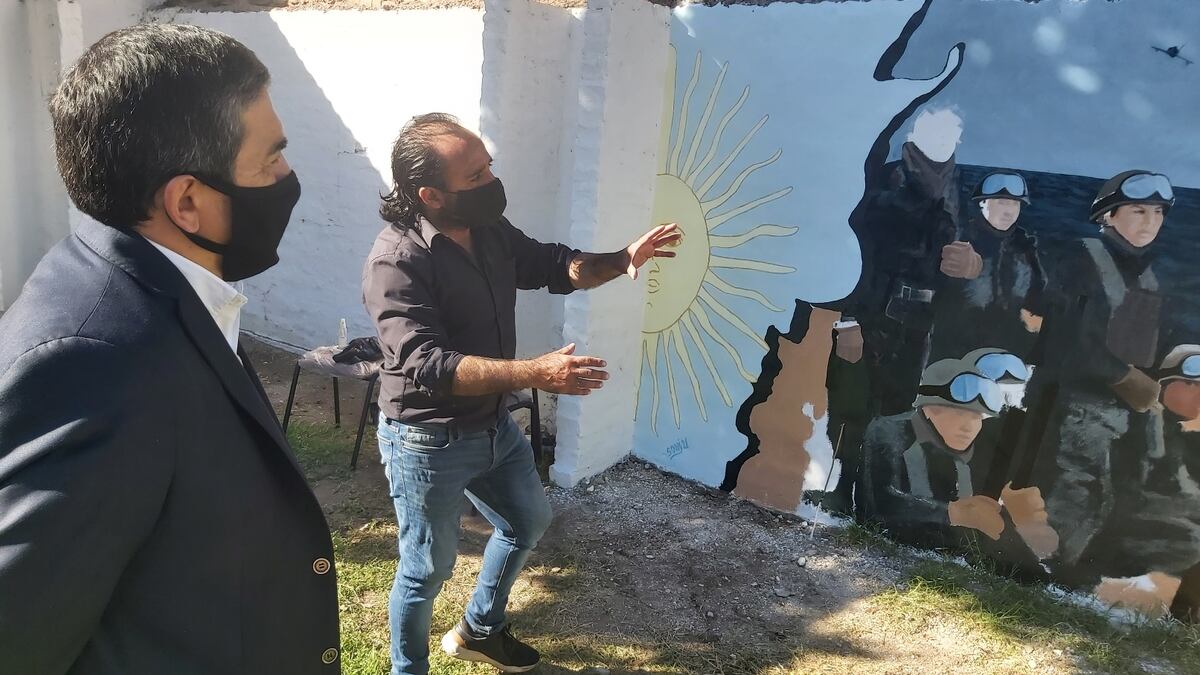 Alvear: embellecen la plazoleta Las Malvinas con 12 murales en honor a los combatientes