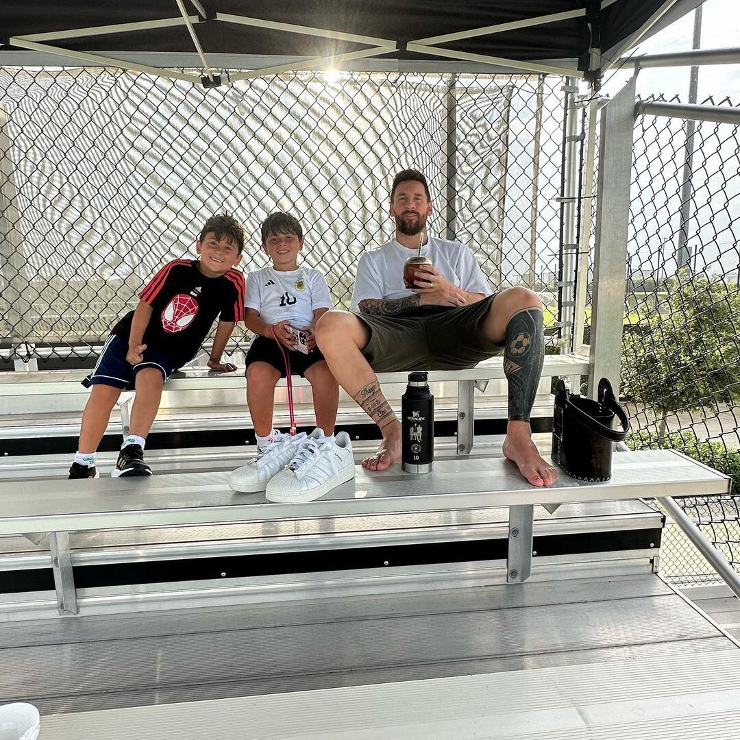 Lionel Messi junto a Mateo y Ciro en el predio del Inter Miami.