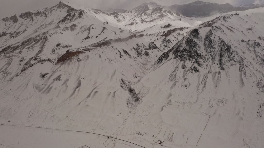 Así se veía Los Puquios durante el jueves y el viernes. Las últimas nevadas permitirán una reapertura para que la gente disfrute.