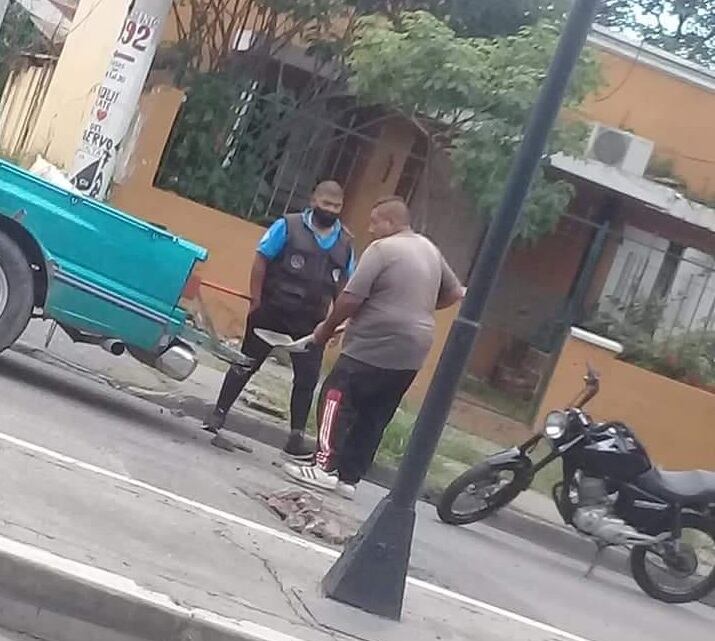 Cadetes taparon baches ante la falta de acción de la Municipalidad de Salta