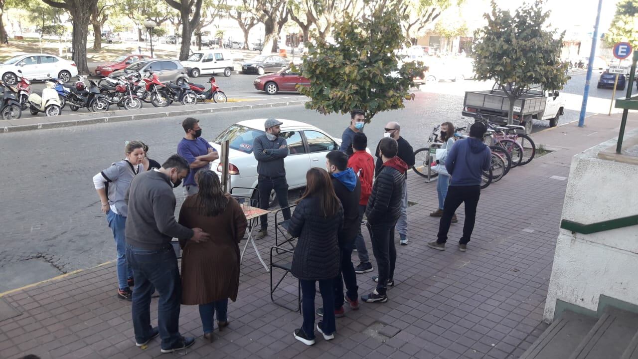 Protestas de gastronómicos nocturnos frente a la municipalidad de Rafaela