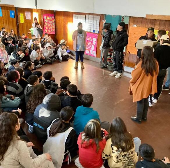 Trueno en la escuela de su infancia