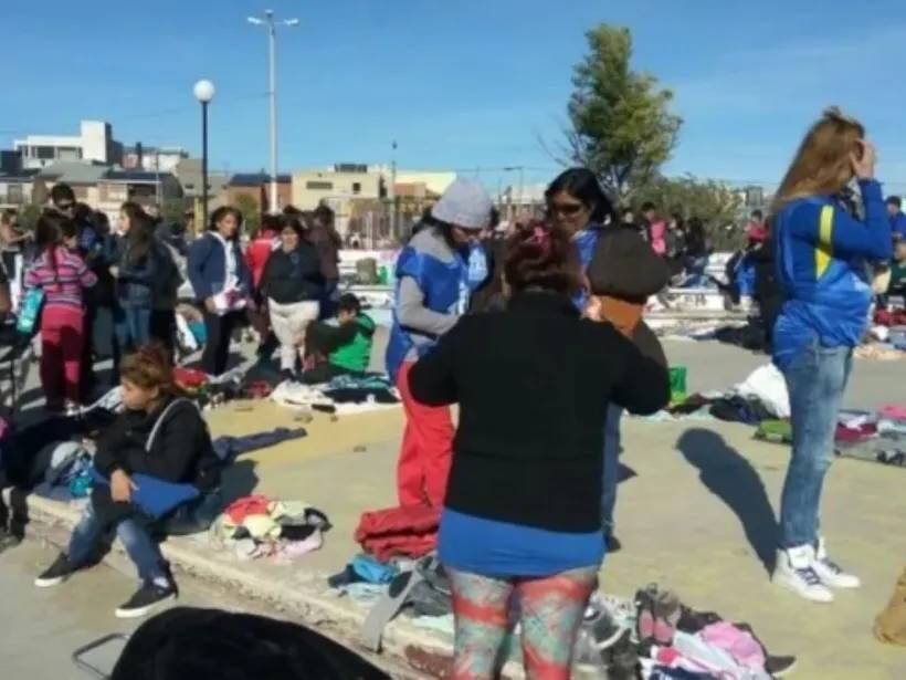 En Comodoro Rivadavia se intercambian productos por comida por la difícil situación.