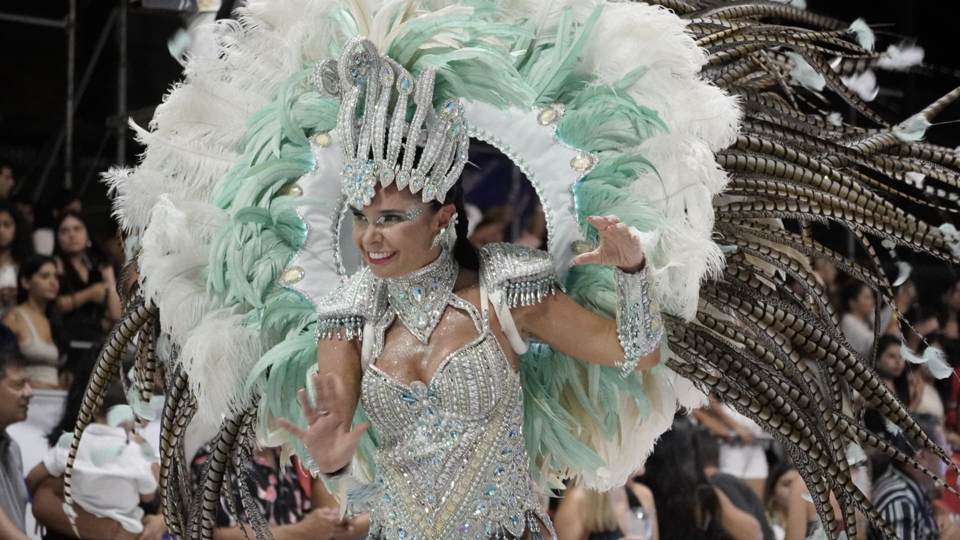 UNA NOCHE INOLVIDABLE: EL CARNAVAL DE CONCORDIA SE DESPIDIÓ A LO GRANDE