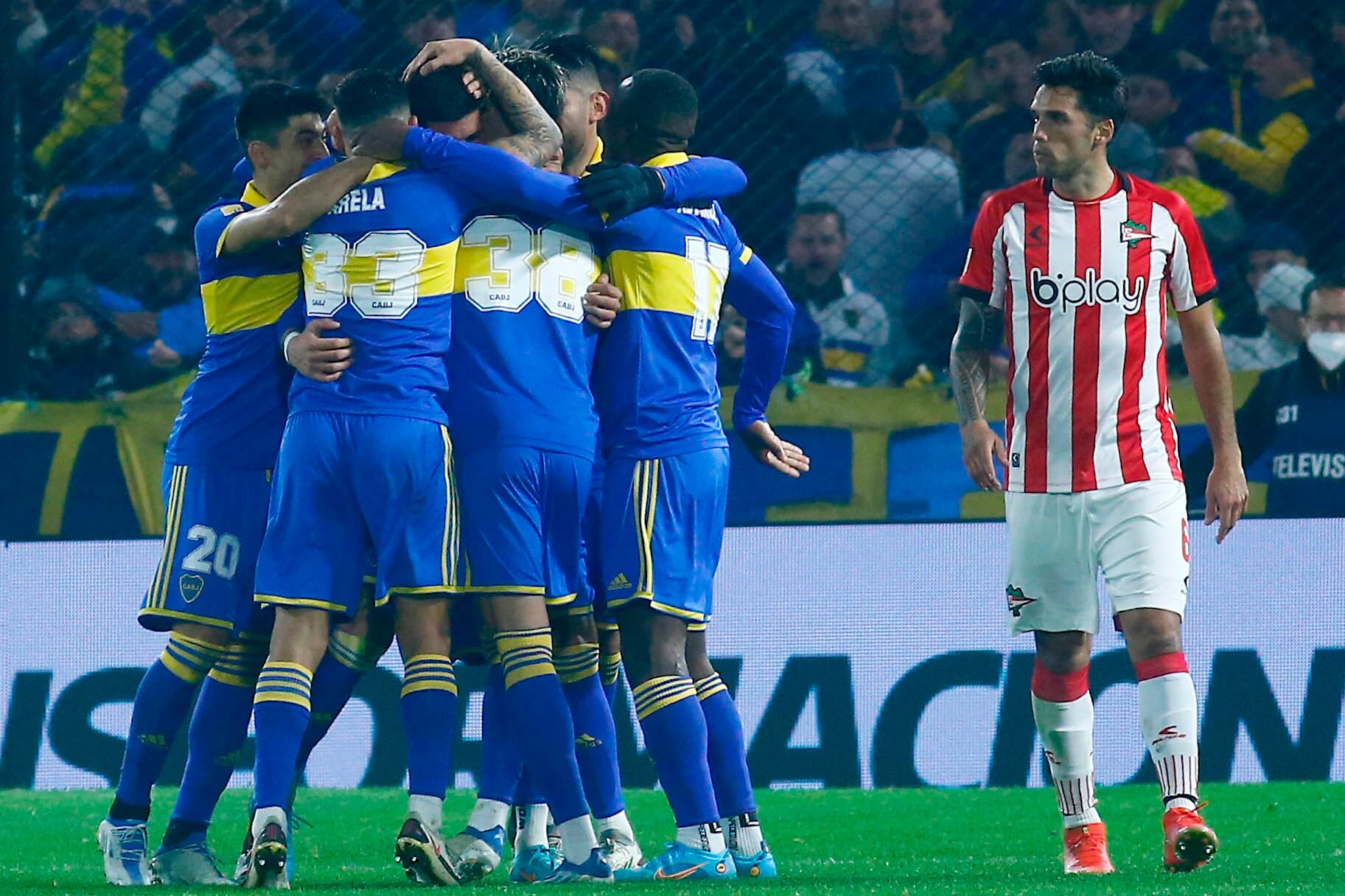 Con una sólida tarea colectiva, Boca goleó a Estudiantes en la Bombonera y gana confianza en la Liga Profesional. (Fotobaires)