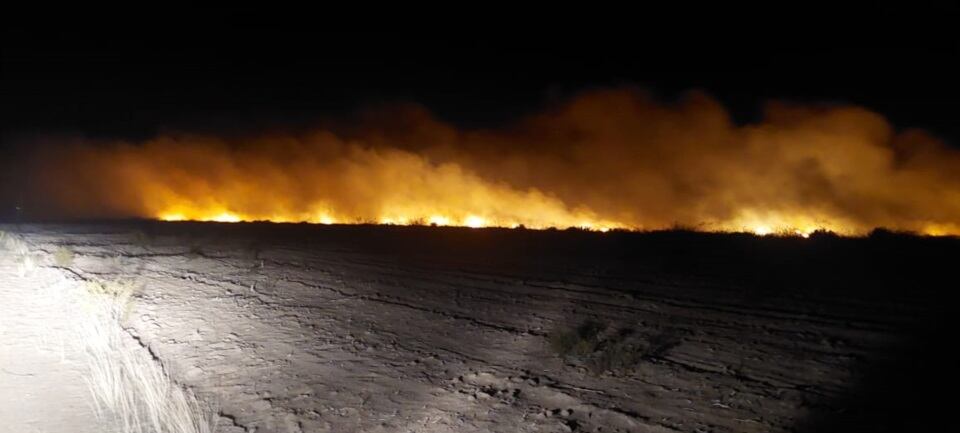 Apagó mal un cigarrillo y desató un enorme incendio en Chubut.