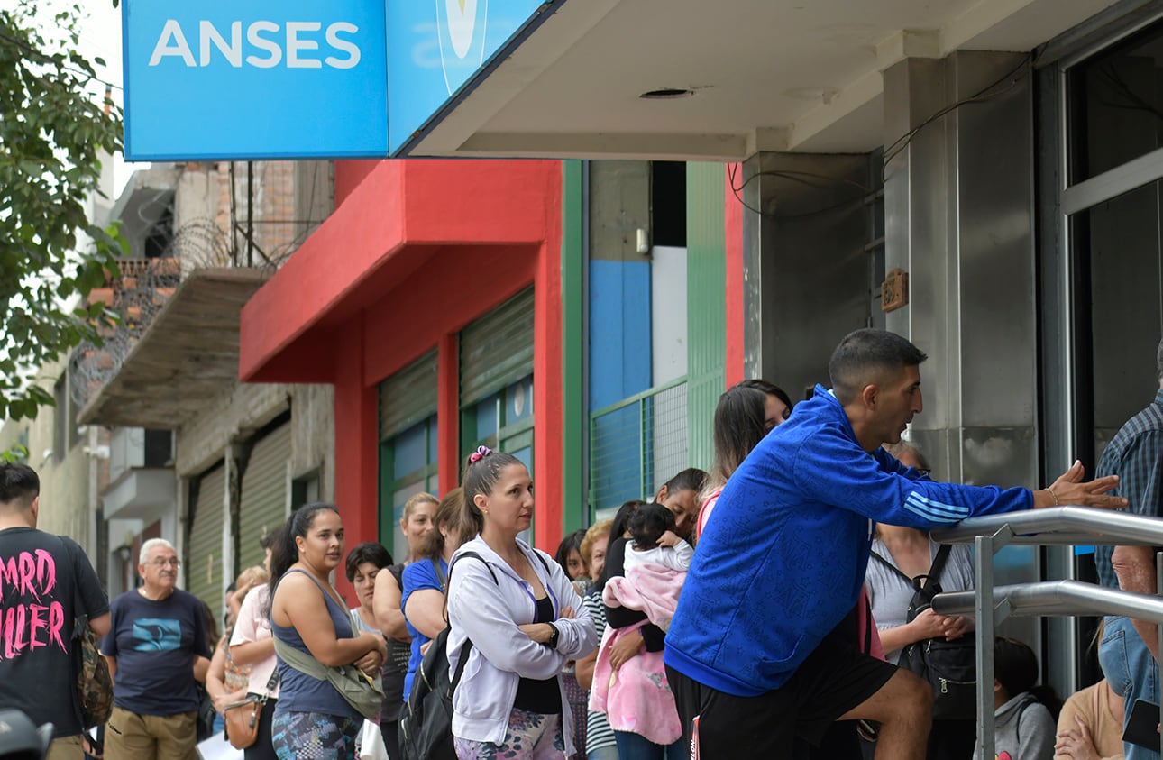  Nuevo IFE 2023 de $94.000: cómo pedir el bono para trabajadores informales - Foto: Orlando Pelichotti / Los Andes