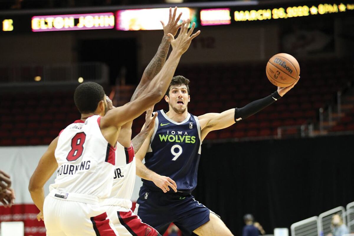 Leandro Bolmaro, sus primeros tres puntos en la NBA y otro buen partido en la G-League