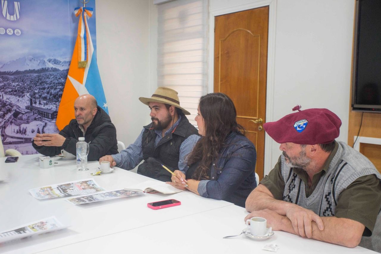 La Municipalidad de Ushuaia llevó adelante una reunión junto a la Asociación Tradicionalista de Doma y Folclore y Equitación “Los Camperos”.