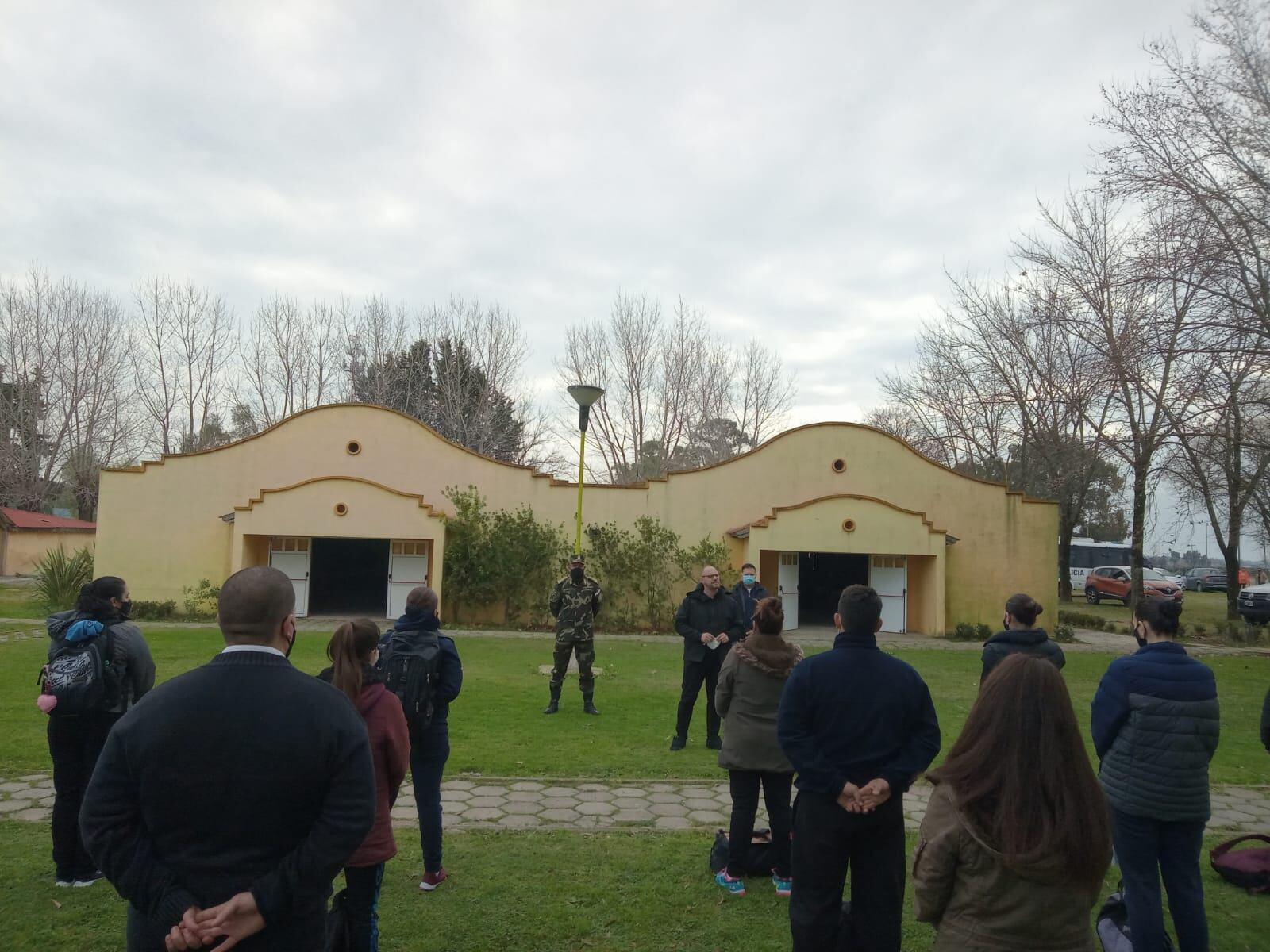 300 aspirantes se hicieron pruebas en la sede de la Sociedad Rural de Azul.