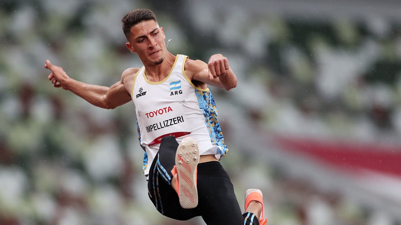 Brian Impellizzeri ganó la medalla de plata en la final de salto en largo en los Juegos Paralímpicos de Tokio.