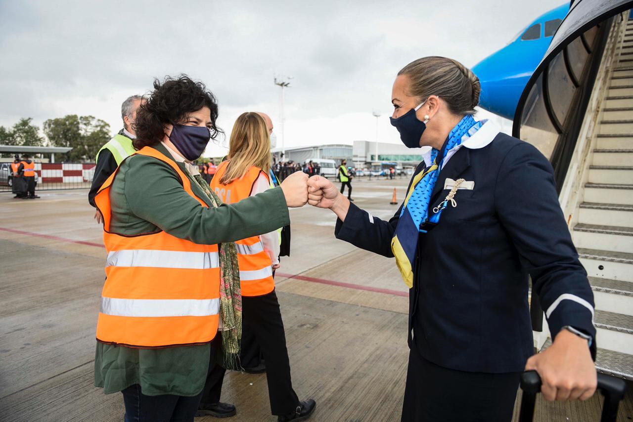 Carla Vizzotti recibió el vuelo con dosis de la vacuna Sputnik V.