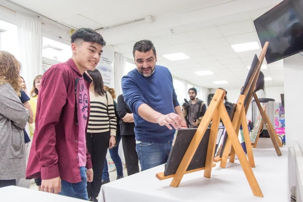 Con presencia del intendente Vuoto, cerró la muestra “Arte en azul”