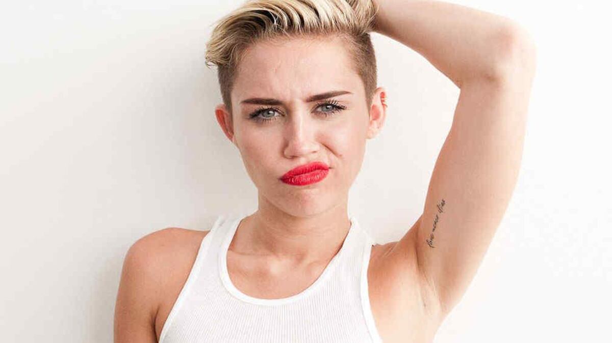 Tras el impacto de un rayo, el avión en el que viajaba Miley Cyrus tuvo que aterrizar de emergencia