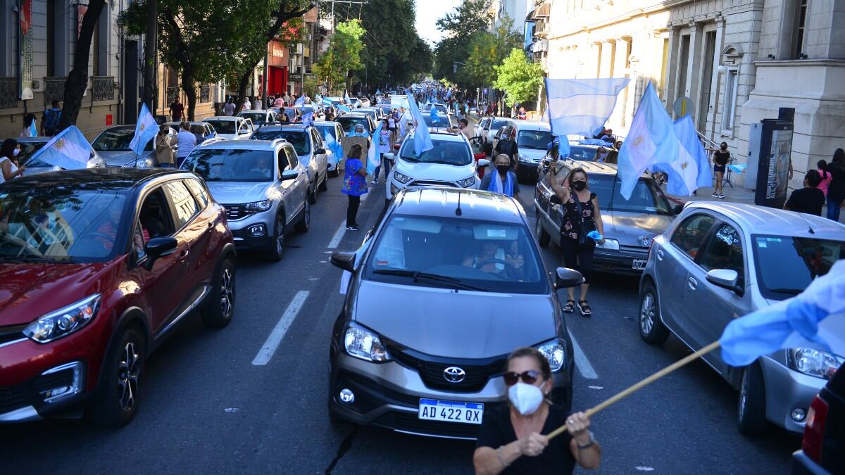 Cientos de personas salieron a la calle, en Córdoba.