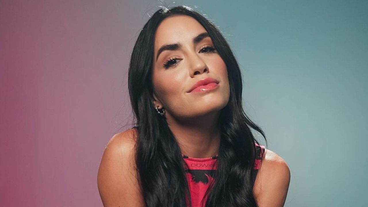 Lali Espósito miró a cámara y tiró un beso con un espectacular look de otoño: “¿Qué afirmación eres hoy?”