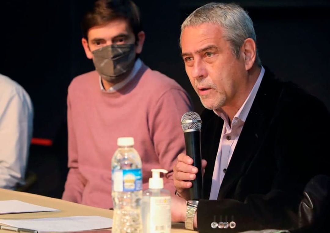 Jorge Ferraresi y Rogelio Iparraguirre durante la entrega de créditos para la construcción