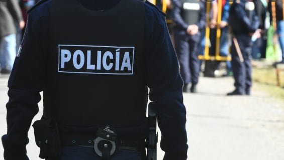 La policía de Santiago del Estero fue alertada del hallazgo del cuerpo de la joven por unos chicos que jugaban en el monte y encontraron el cadáver.