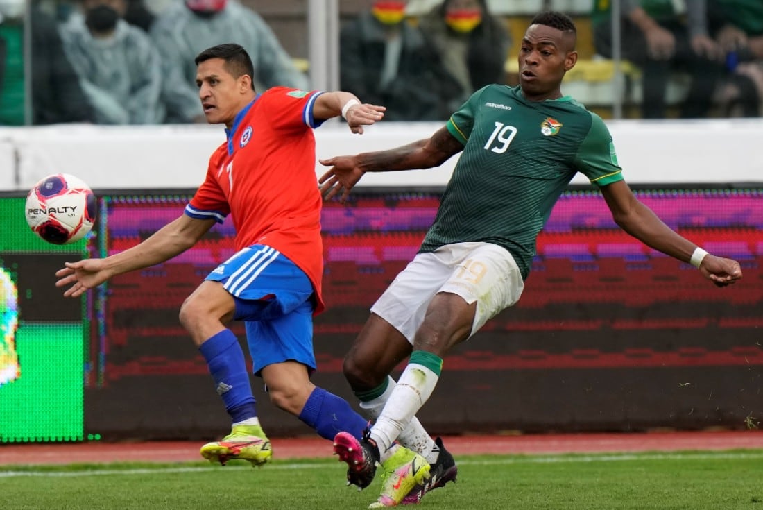 Alexis Sánches fue clave para el necesario triunfo que Chile logró en Bolivia, para seguir con chances de clasificar a Qatar 2022. (Foto: AP)