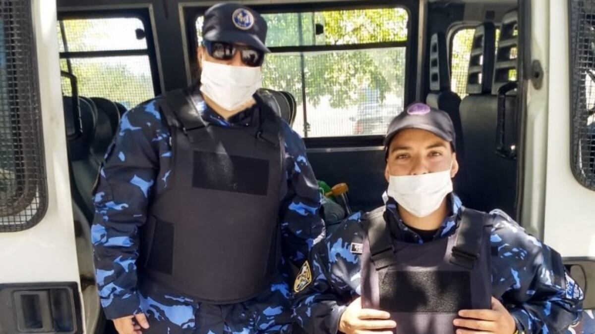 Histórico: por primera vez dos mujeres integran la división Canes y Montada de la Policía