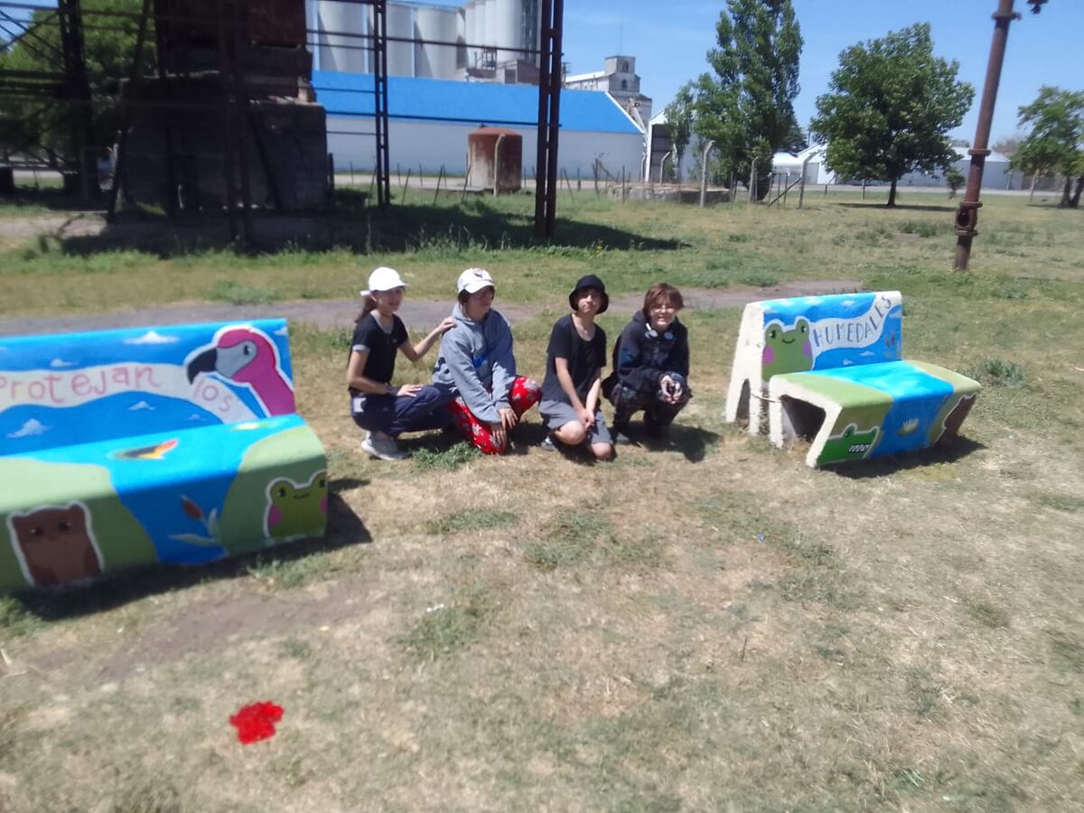 Premio Eco Murales: intervienen bancos del predio de la Fiesta del Trigo