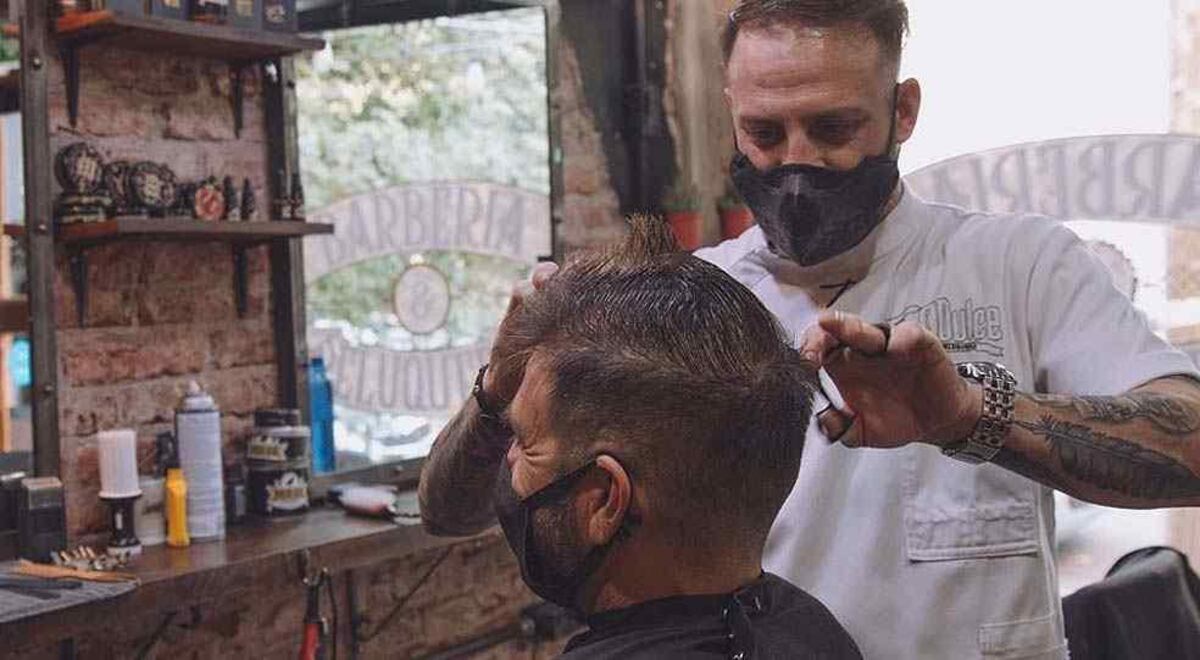 Un grupo de tatuadores y barberos cordobeses trabajarán a cambio de alimentos