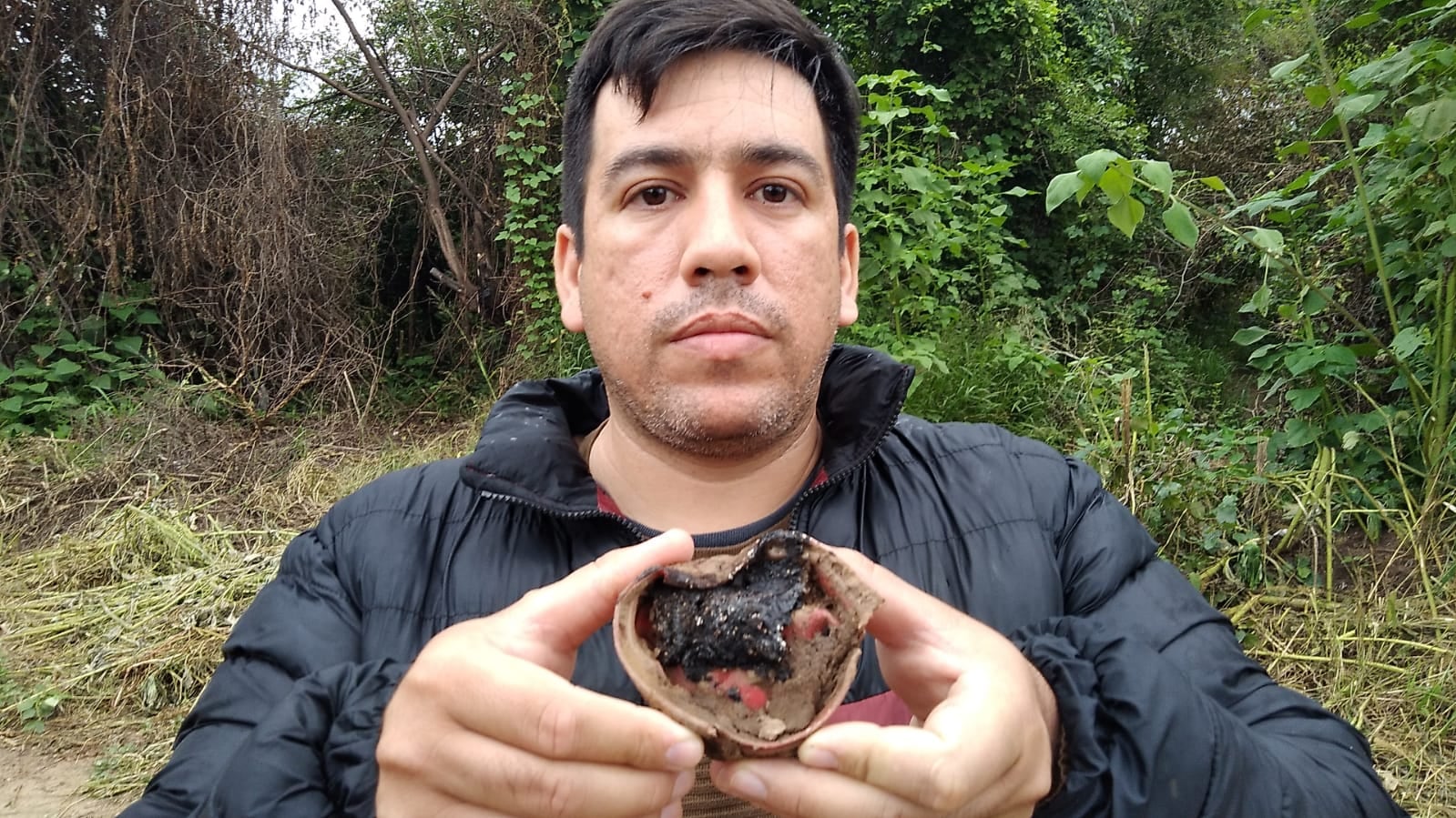 Javier Oviedo con un booster sísmico ya detonado.