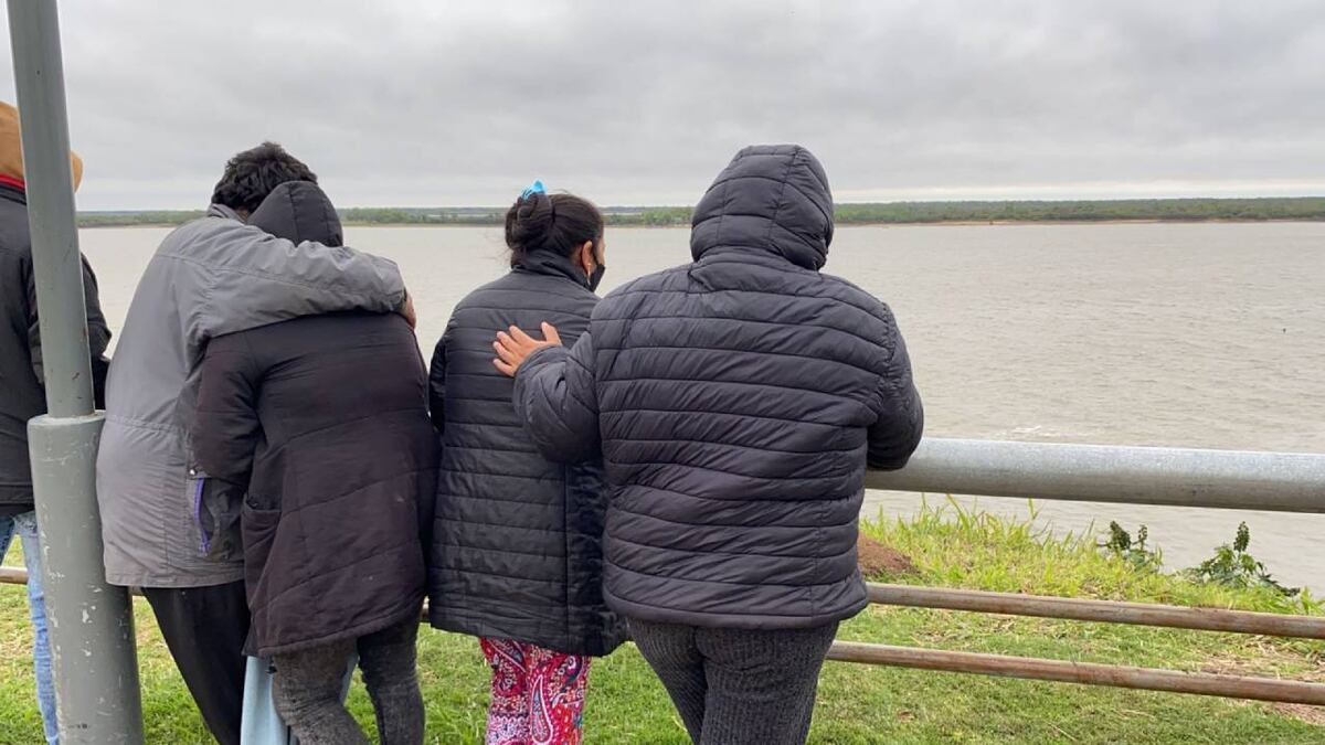 Denuncian que joven cayó al río Paraná mientras pescaba cerca de Puerto Norte
