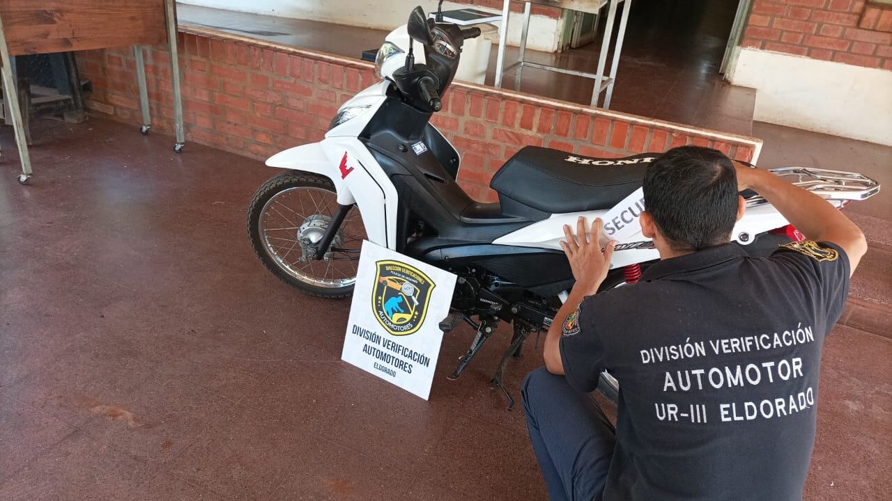 Eldorado: retienen motocicleta con papeles adulterados.