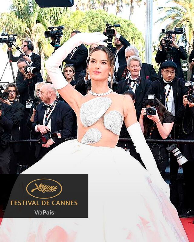 Alessandra Ambrossio en la alfombra roja del Festival de Cannes.