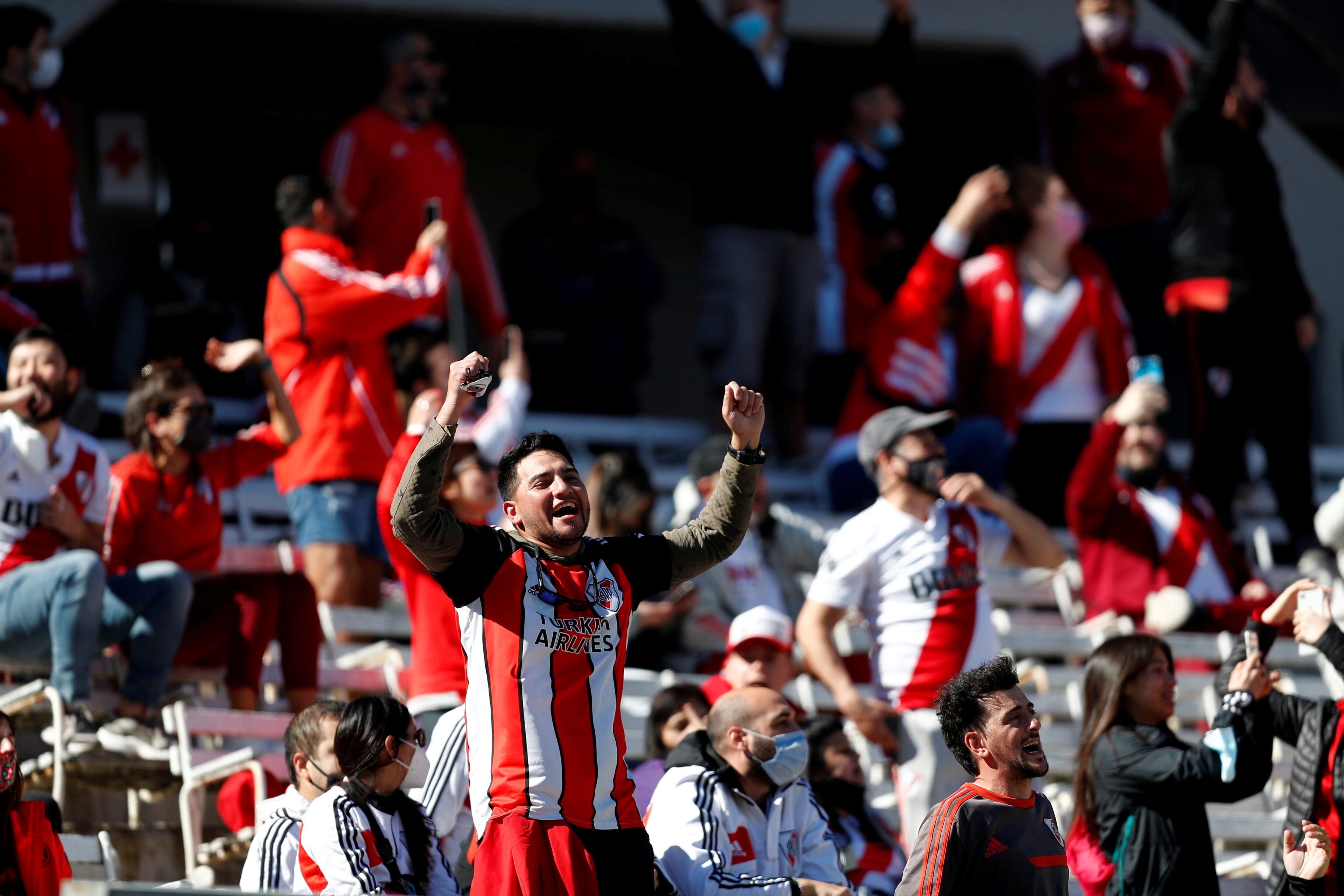 Las mejores fotos del regreso de los hinchas para el Superclásico.